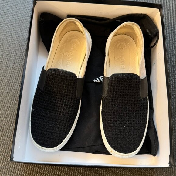 Authentic Chanel Tweed Flats with Satin Detail | Size 39.5 - Picture 3 of 11